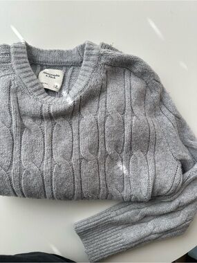 Abercrombie & Fitch Light Gray Cable Knit Crew Sweater